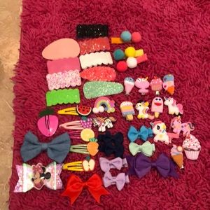 Small hair clips for baby girls differ styles
